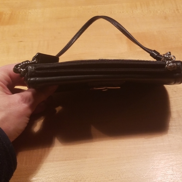 Coach wristlet - Picture 6 of 8